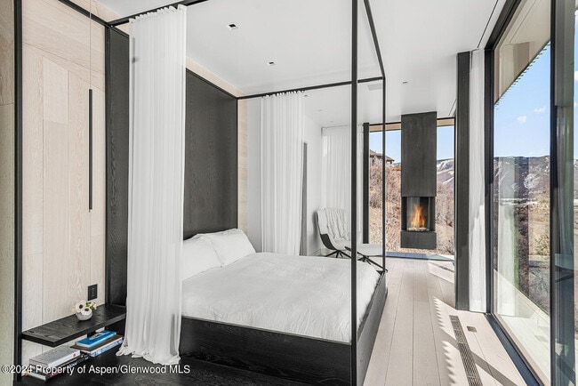 Photo - 580 Medicine Bow Rd