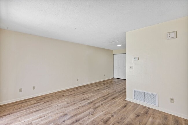 Photo - Charming 2-Bedroom Apartment for Rent – Great Location in Ocala! Deposit-Free Move-In Available t...