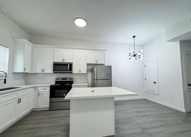 Photo - 328 Clearwater St