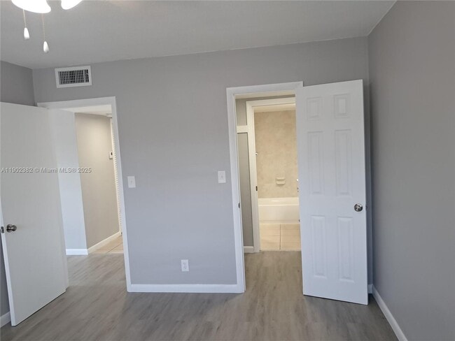 Photo - 16701 NE 14th Ave Unidad 211