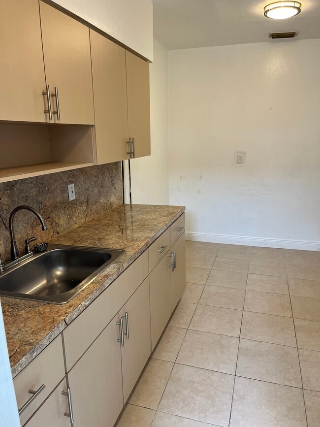 Photo - 739 NW 53rd St Unidad duplex