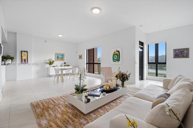 Building Photo - 8390 SW 72nd Ave Unit 106