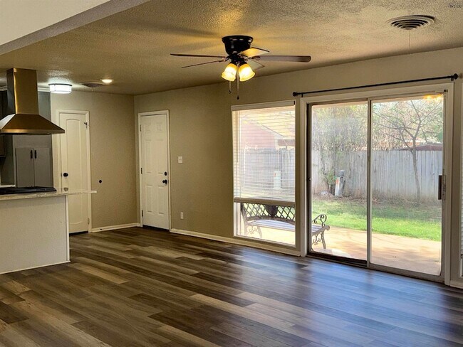 Photo - 4205 York St