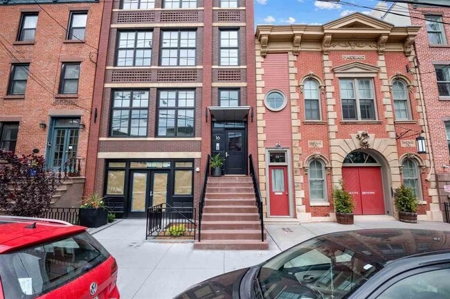 Building Photo - 16 Bright St Unit 2