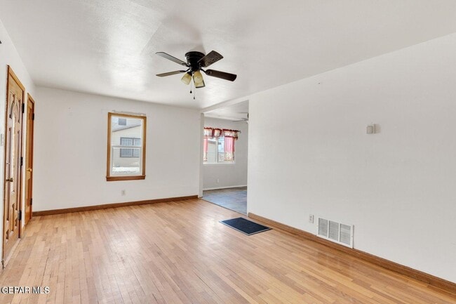 Photo - 5608 Pollard St