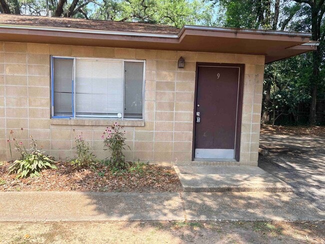 Building Photo - 1509 Branch St Unit 9