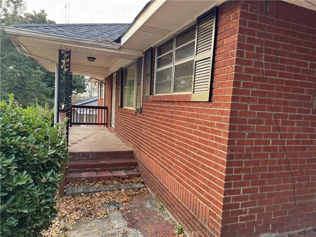 Photo - 556 Lamar Dr