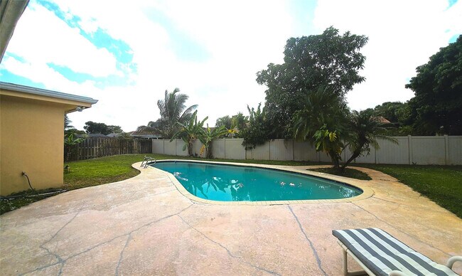 Photo - 7450 SW 15th St