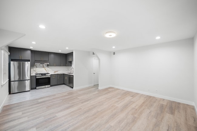 Photo - 623 E Chevy Chase Dr Unidad C