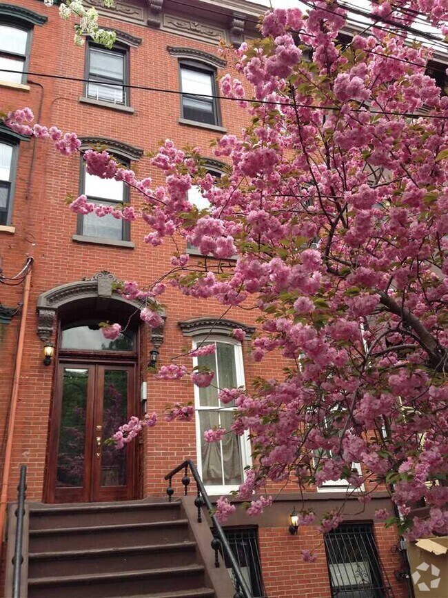 Building Photo - 133 Wayne St Unit #3 Rental