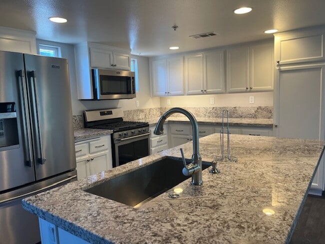 Building Photo - 1144 Walnut St