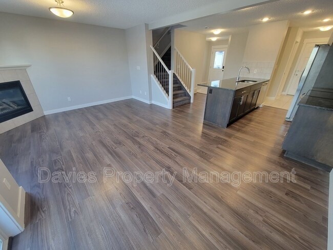 Photo - 5404-5414 14 Ave SW