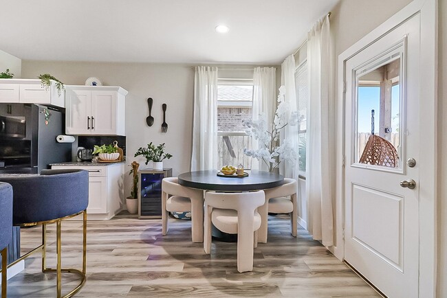 Photo - 6402 Oracle Dr