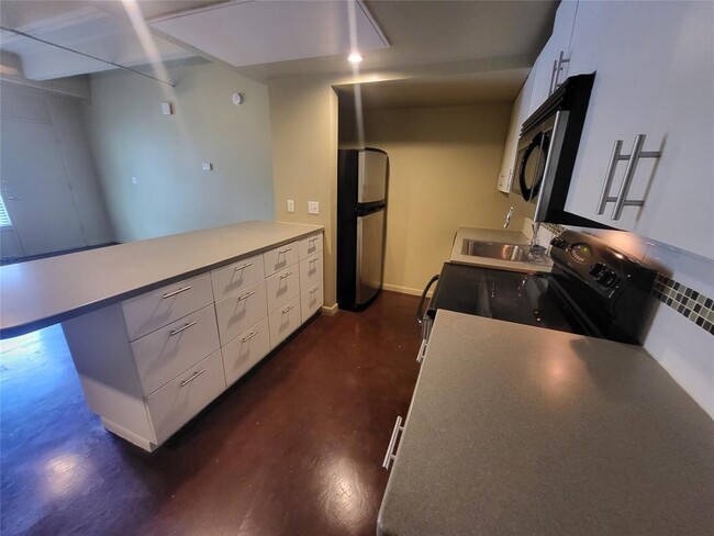 Photo - 2408 Leon St Unit 100