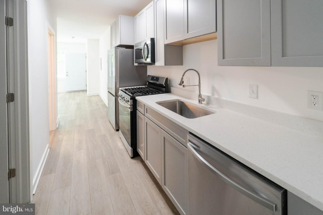 Building Photo - 1500 V St SE Rental