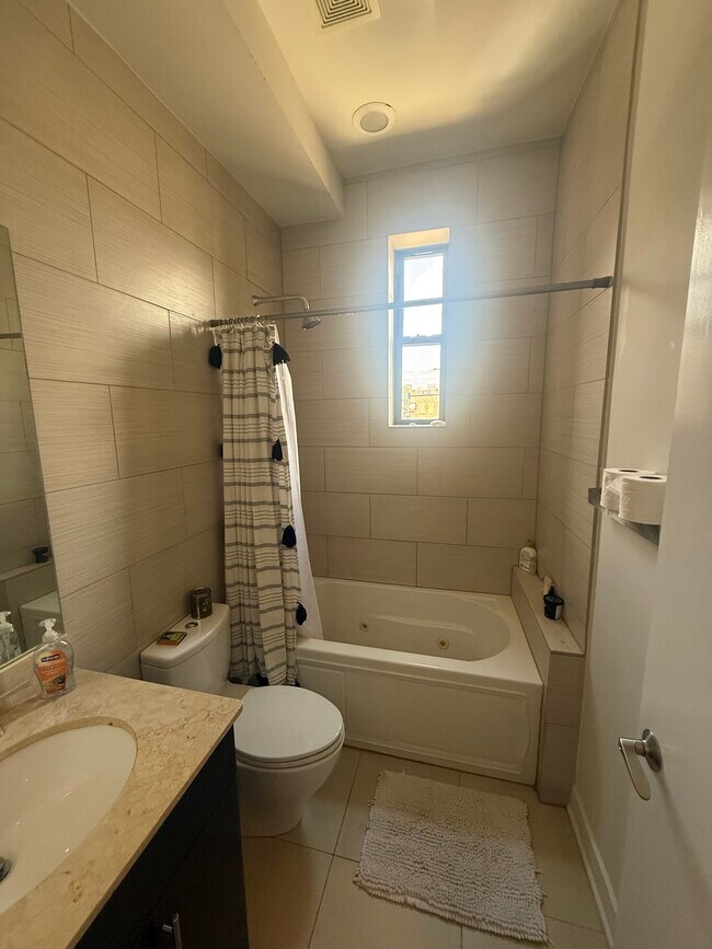 Photo - 1501 N Bosworth Ave Unit 1501 N Bosworth, 2C