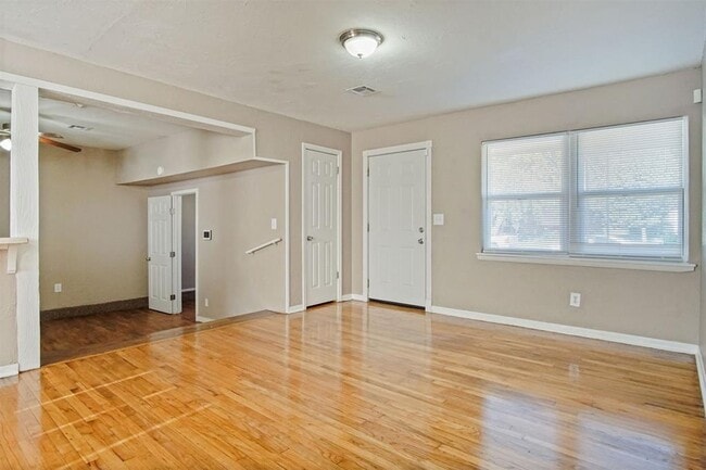 Photo - 1717 Symphony Ln