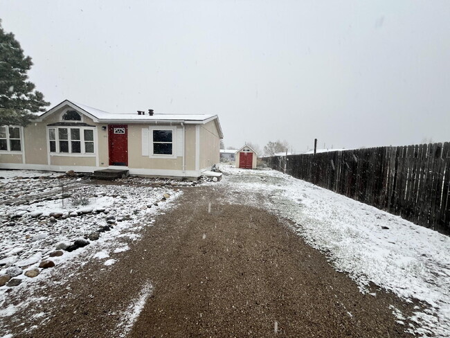 Building Photo - Charming 2 Bed / 1 Bath Duplex in Poncha S... Rental
