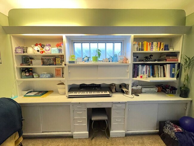 Photo - AVAILABLE JUNE 1st - 2 Bed 1 Bath Near Campus