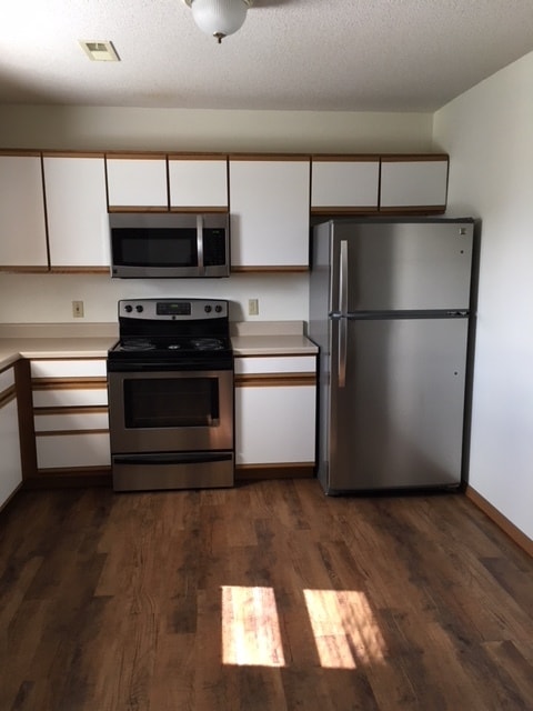 Updated Kitchen - 3104 Ross Ct Unit 3104 Ross Court #1