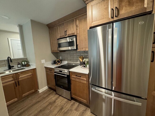 Photo - Beautiful One Bedroom Condo - HEAT INCLUDED!! Unit 612