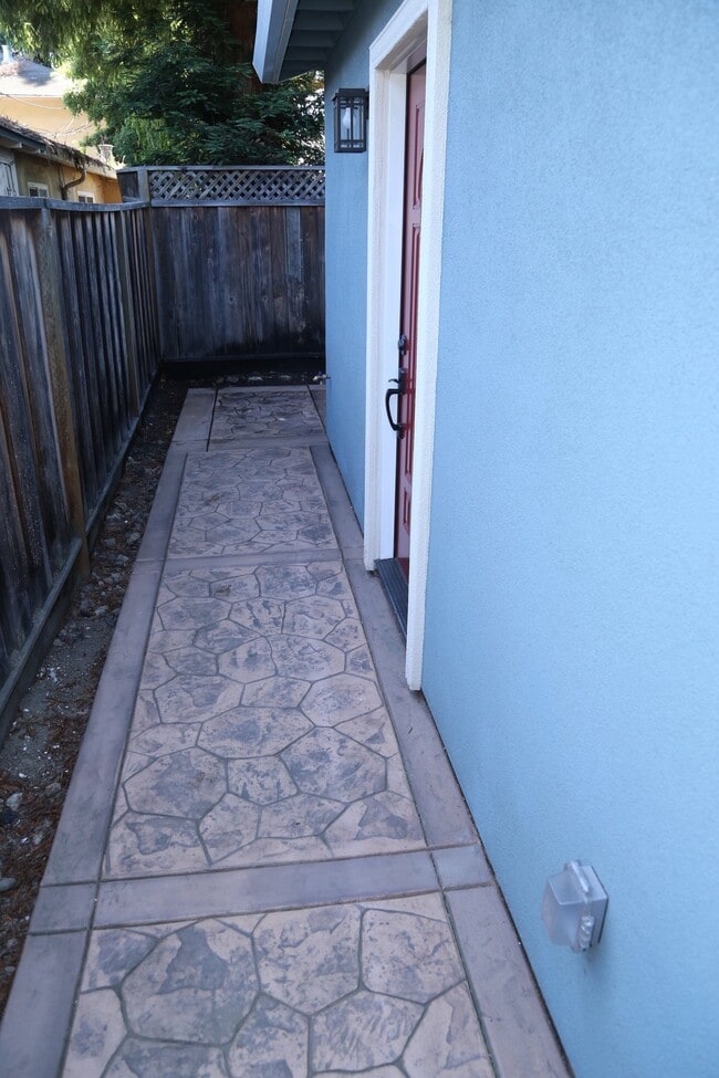 Photo - 281 Oak St