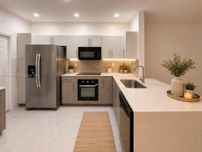 Photo - 2078 Madeira Dr