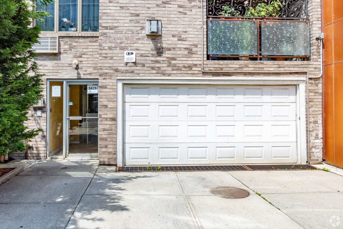 Entrance - 3429 Guider Ave