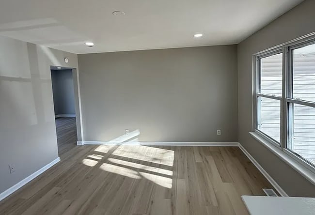 Photo - 3 bedroom 1 bathroom on a quiet street!