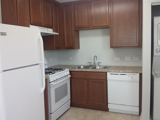 Photo - 340 Perry St Unidad Garage Apartment