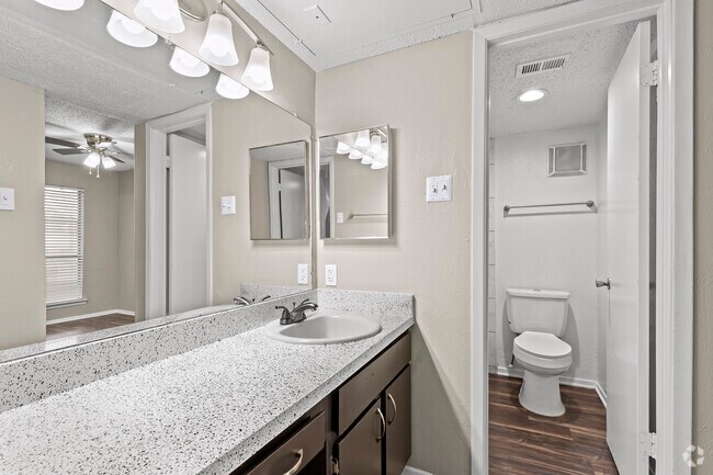 Studio - 530SF - Bathroom
