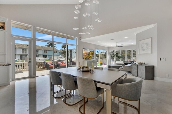 Photo - 857 Havana Dr