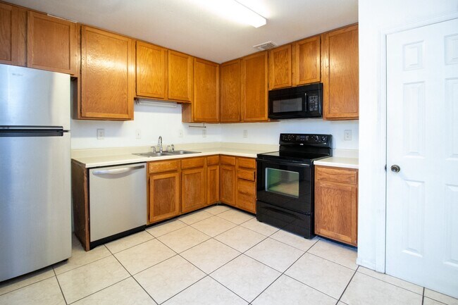 Photo - 2304 Clubside Dr