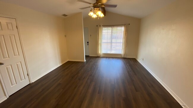 Photo - 1610 Christine Rd