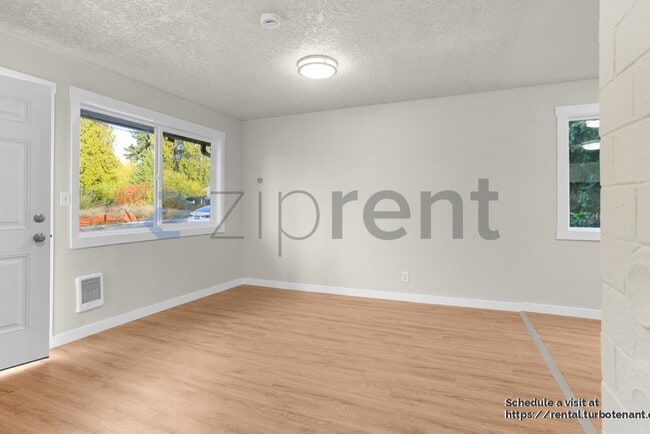 Photo - 1502 Kirkland Ave NE