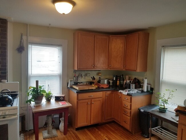 Photo - 14 Hamlin Ct Unit #1