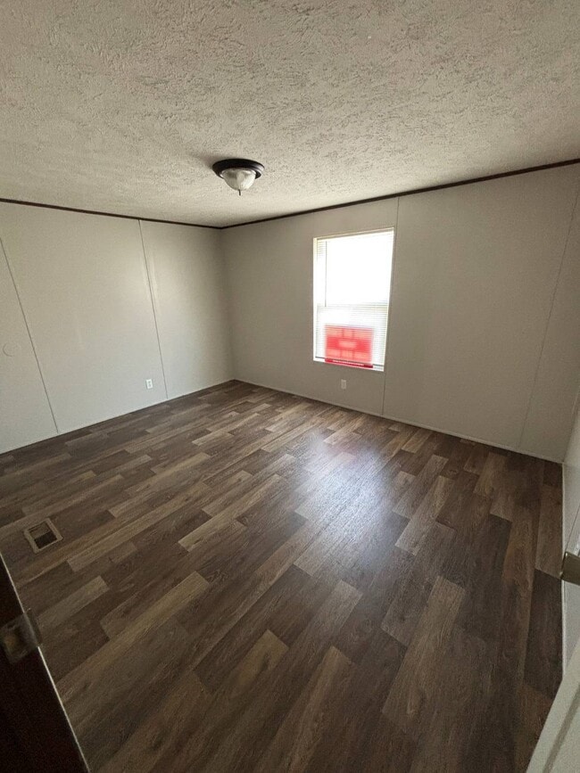 Photo - 105 Exeter Ln