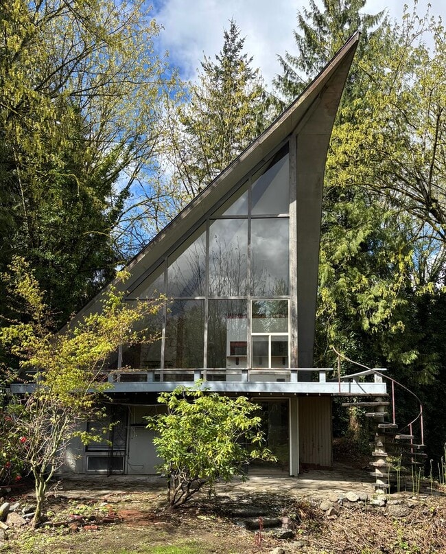 Photo - 2 Bed / 2 Bath Lakeview Bellevue cottage $3,295/month