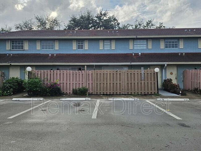 331 Cypress Way W
