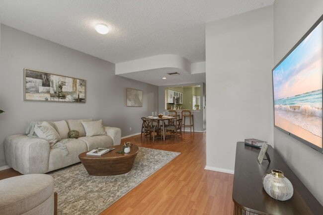 Photo - 16635 Hemingway Dr
