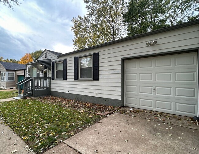 Photo - 1337 Odessa Dr