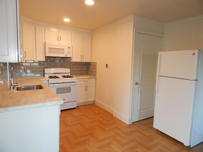 Photo - 304 Edwards St