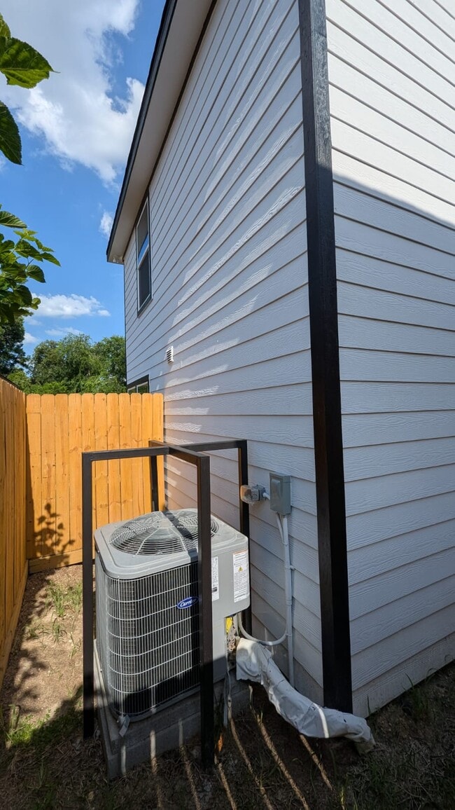 Photo - 2310 Wavell St