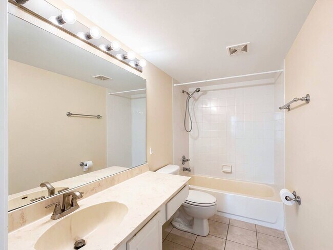 Photo - Beautiful 2 bedroom/2 bathroom on the river Unit 106