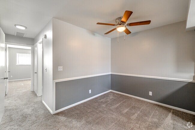 2BR, 2BA - 935SF - Dining Room