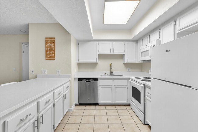 Photo - 924 Falconhead Ln