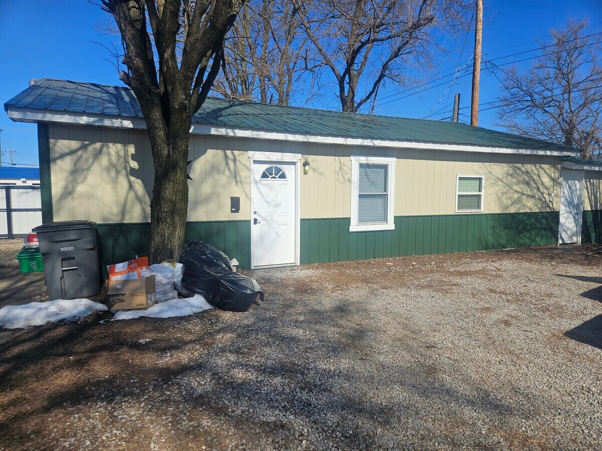 Photo - 630 E Saint Clair St