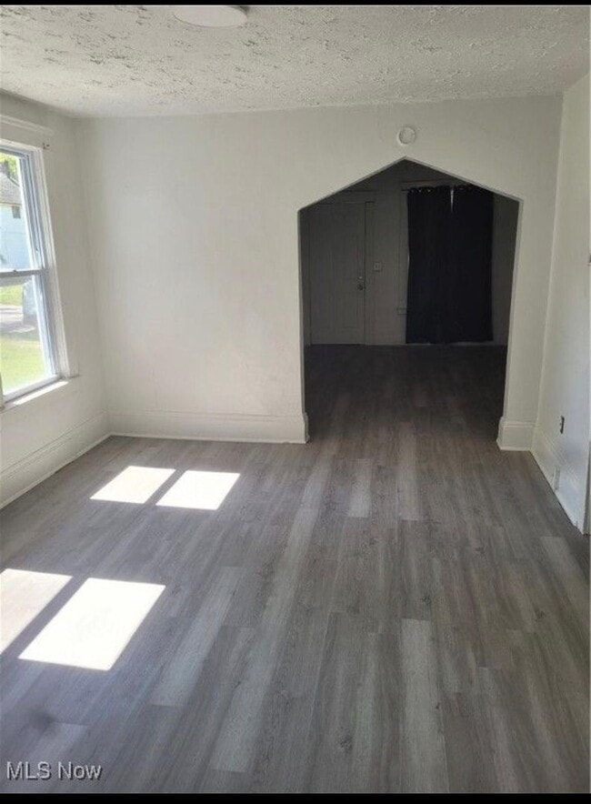 Photo - 709 E 126th St Unit Upstairs