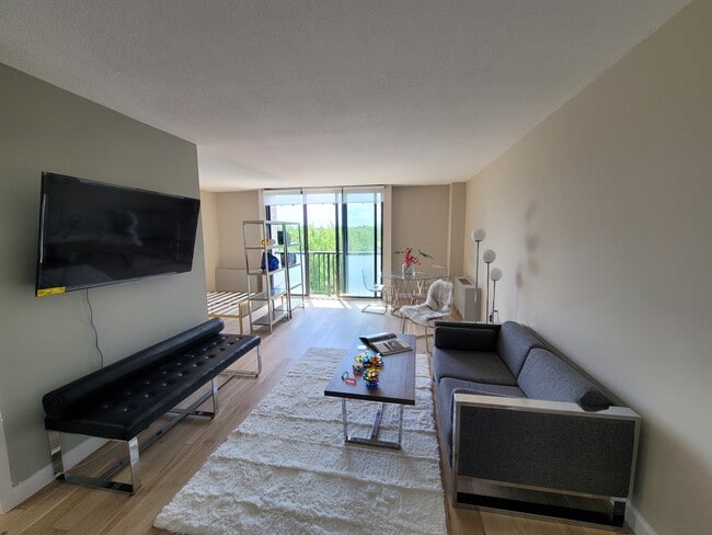 Photo - 4242 East West Hwy Unidad 917