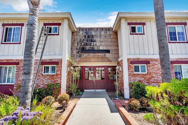 Building Photo - Welcome to prime living in quite Historic ... Unit #26 Rental